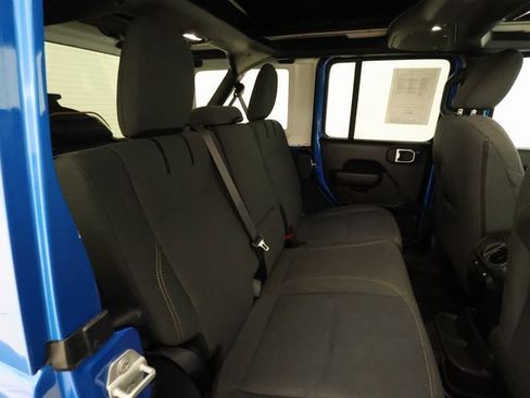 Used 2024 Jeep Wrangler Unlimited image 23