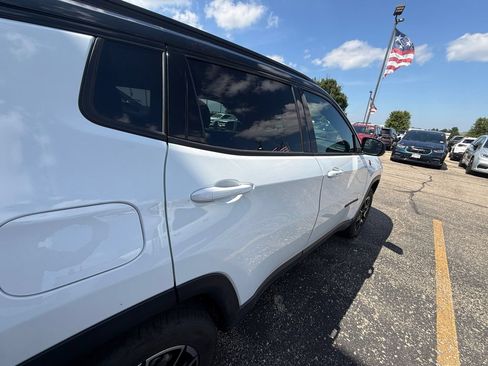Used 2025 Jeep Compass Trailhawk AWD/4WD image 38