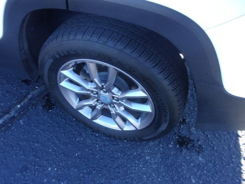 Used 2023 GMC Terrain SLT image 12