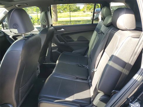 Used 2021 Volkswagen Tiguan SE R-Line image 11