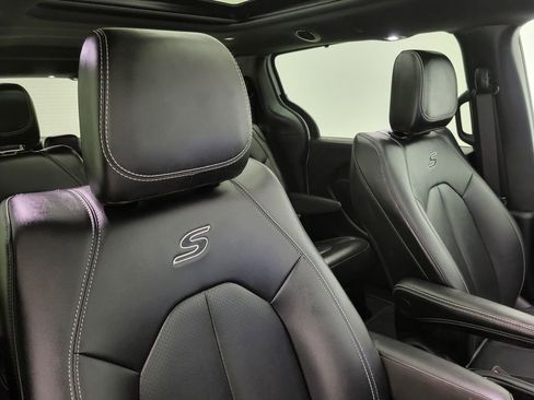 Used 2024 Chrysler Pacifica Touring-L w/ S Appearance Package image 39