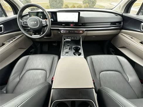 Used 2025 Kia Carnival image 21