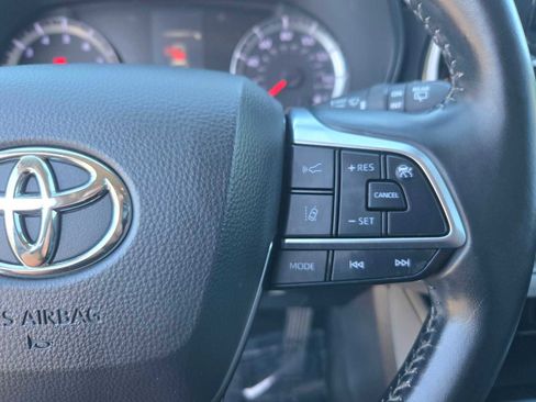 Used 2021 Toyota Highlander LE image 30