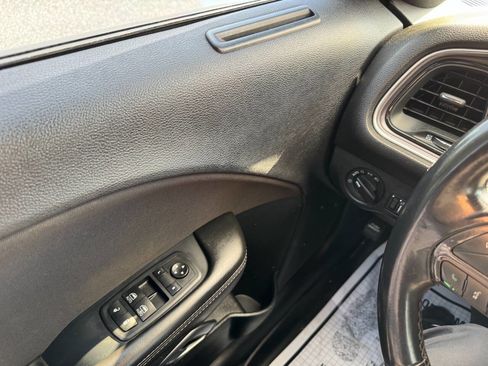 Used 2018 Dodge Challenger SXT image 40