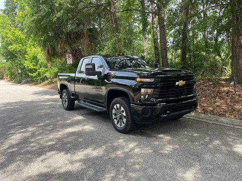 Used 2024 Chevrolet Silverado 2500 Custom w/ Custom Value Package AWD/4WD image 2