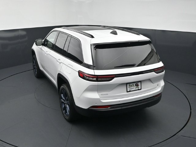 New 2026 Jeep Grand Cherokee Limited AWD/4WD image 16