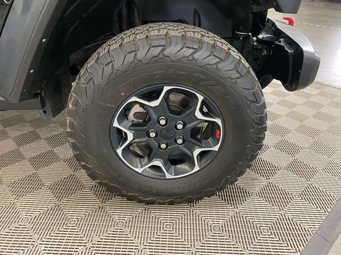 Used 2023 Jeep Wrangler Unlimited Rubicon image 2