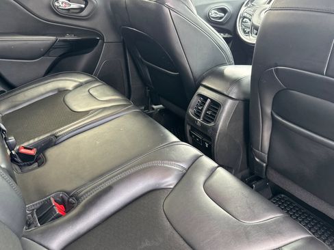 Used 2020 Jeep Cherokee Latitude Plus image 30