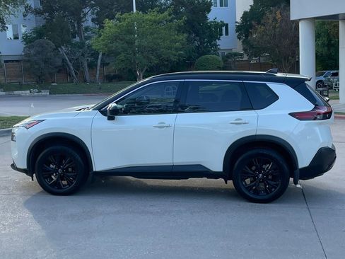 Used 2023 Nissan Rogue SV w/ SV Premium B Package image 3