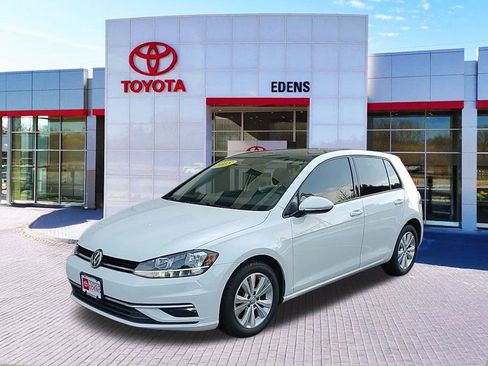 Used 2018 Volkswagen Golf S image 8