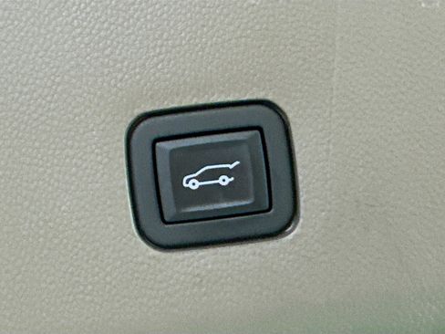 Used 2020 Chevrolet Traverse LT image 30