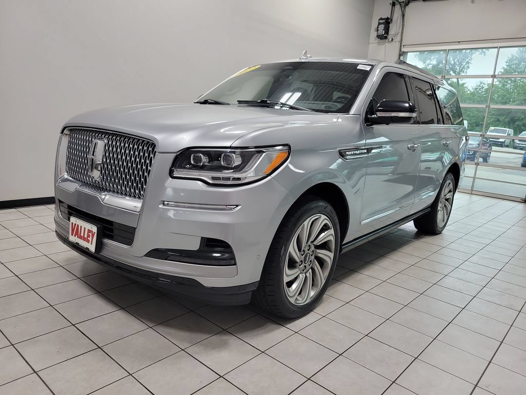 Used 2022 Lincoln Navigator Reserve AWD/4WD image 8