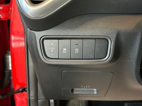 Used 2025 Kia Soul LX w/ LX Technology Package FWD image 35