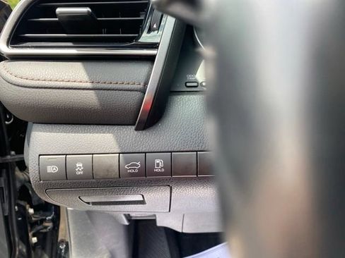 Used 2020 Toyota Camry XLE w/ Sunroof Package FWD image 9