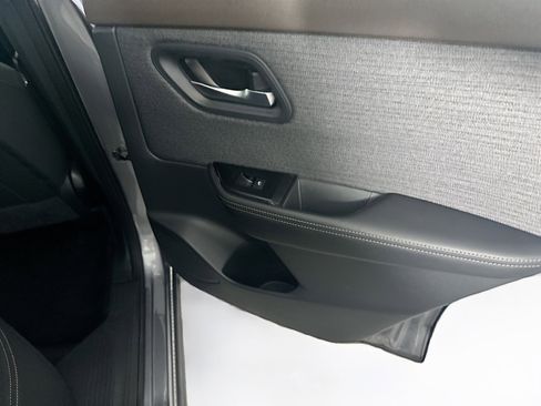 Used 2023 Nissan Rogue SV image 28