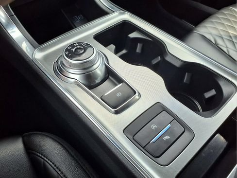 Used 2024 Ford Edge Titanium AWD/4WD image 10