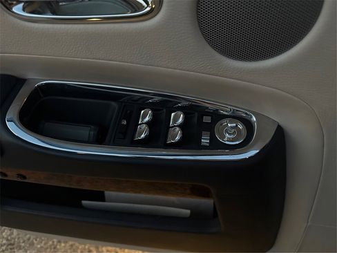 Used 2015 Rolls-Royce Ghost image 38