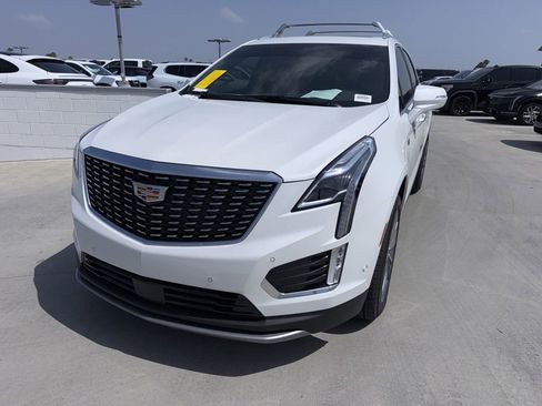 Used 2025 Cadillac XT5 Premium Luxury w/ Technology Package FWD image 2