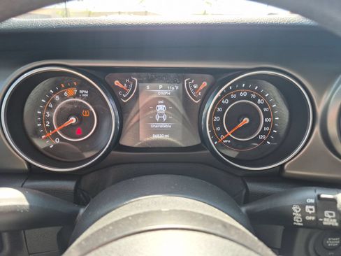 Used 2018 Jeep Wrangler Unlimited Sport AWD/4WD image 16
