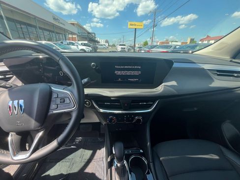 Used 2025 Buick Encore GX Preferred AWD/4WD image 17