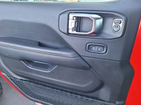 Certified 2025 Jeep Wrangler Unlimited Sahara image 15