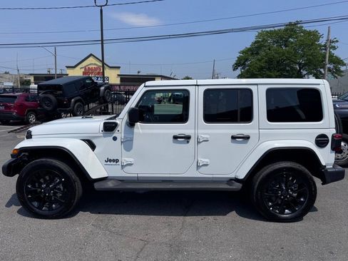 Certified 2025 Jeep Wrangler Unlimited Sahara AWD/4WD image 4