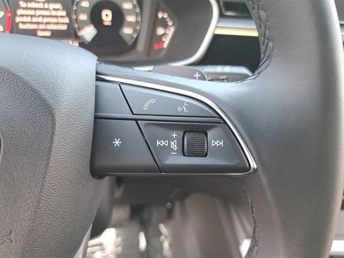 Certified 2025 Audi Q3 2.0T Premium w/ Convenience Package image 18