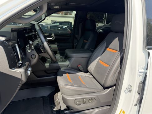 Used 2025 GMC Sierra 1500 AT4 w/ AT4 Premium Package AWD/4WD image 12