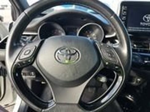 Used 2019 Toyota C-HR XLE image 8