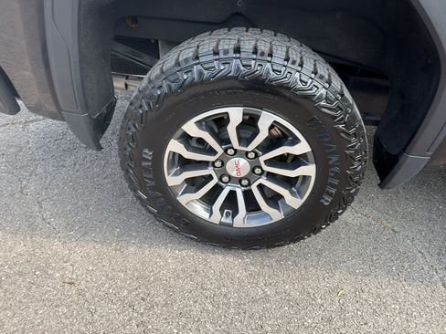Used 2023 GMC Sierra 1500 AT4 w/ Technology Package AWD/4WD image 31