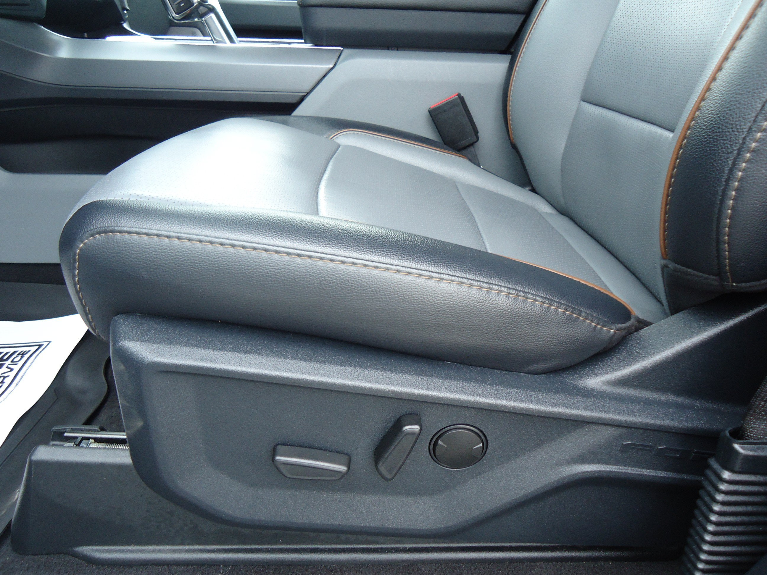 Used 2025 Ford F150 Lariat w/ Bed Utility Package AWD/4WD image 31