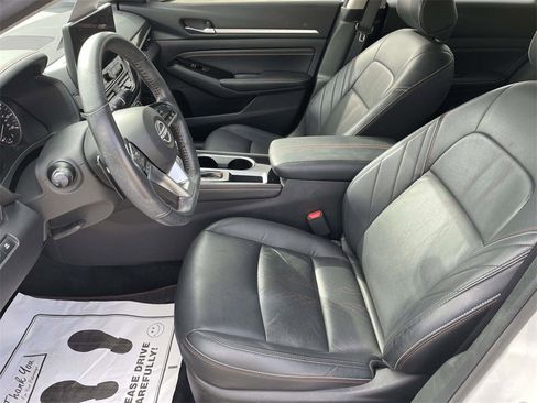 Used 2023 Nissan Altima 2.5 SR w/ SR Premium Package image 13