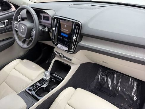 Certified 2023 Volvo XC40 B5 Ultimate w/ Climate Package AWD/4WD image 13