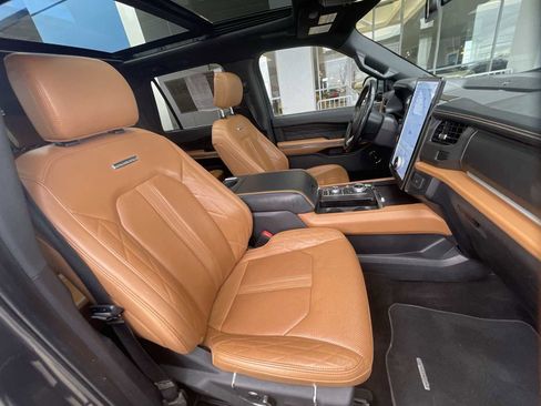 Used 2023 Ford Expedition Max Platinum image 29