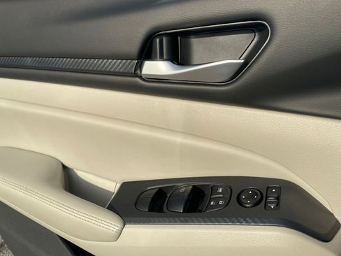 Used 2025 Nissan Altima 2.5 SV image 15