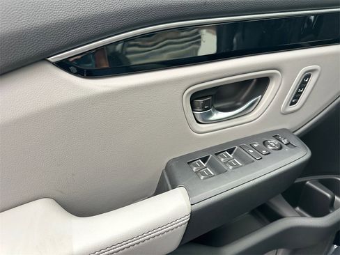 New 2025 Honda Pilot Touring image 37