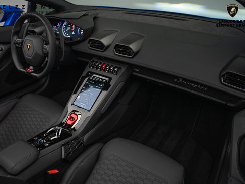 Used 2024 Lamborghini Huracan EVO image 22