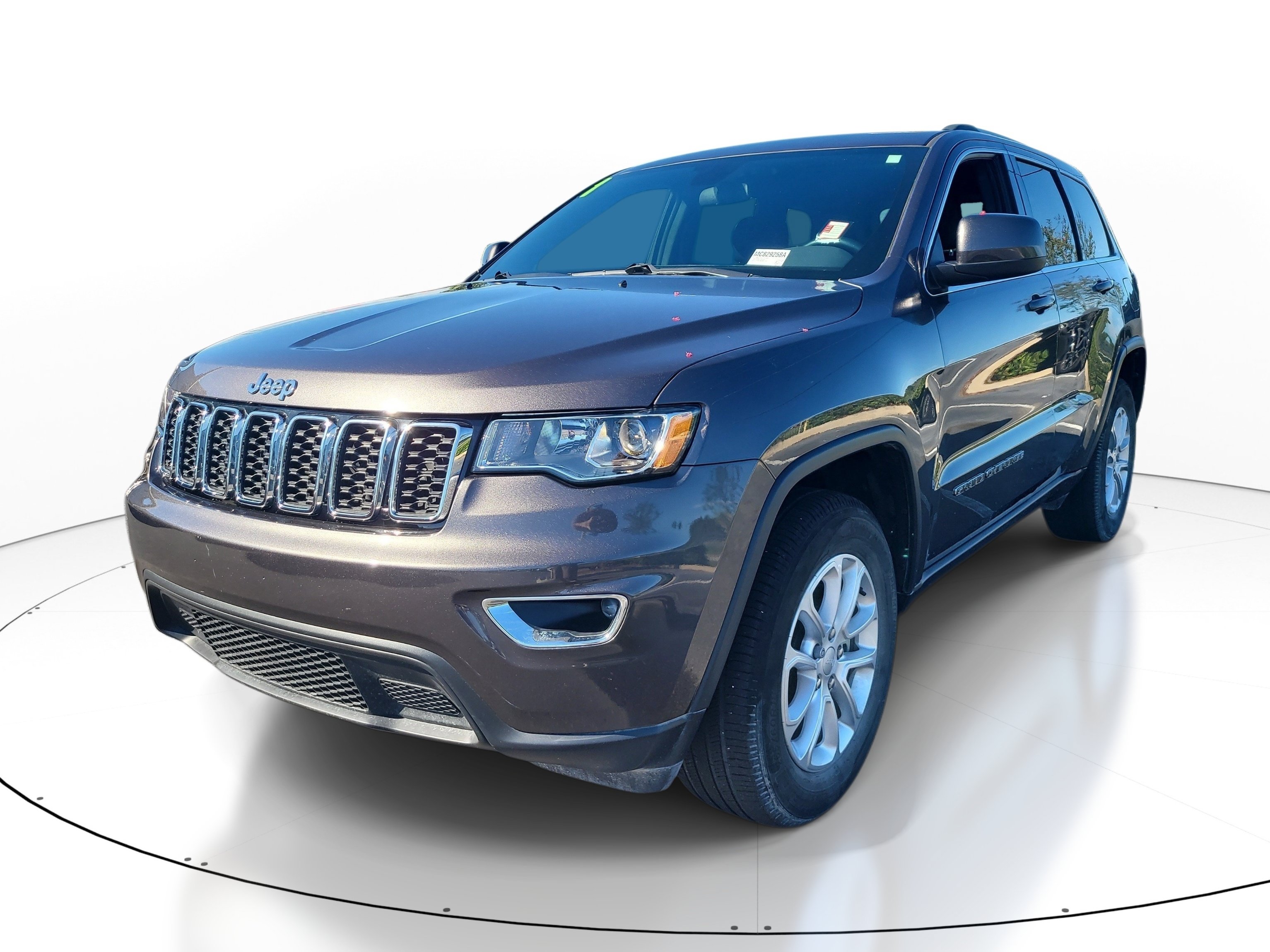 Used 2021 Jeep Grand Cherokee Laredo AWD/4WD image 3