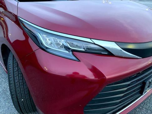 Used 2023 Toyota Sienna XLE FWD image 26