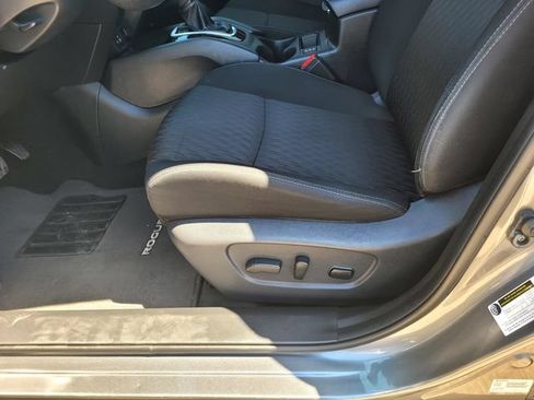 Used 2020 Nissan Rogue SV FWD image 16