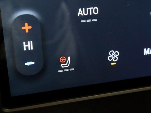 Certified 2024 Ford Edge ST-Line image 4