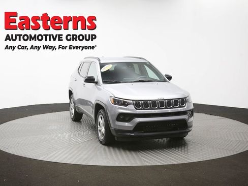 Used 2024 Jeep Compass Latitude AWD/4WD image 47