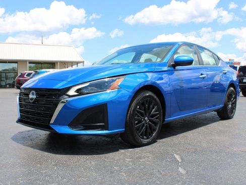 Used 2025 Nissan Altima 2.5 SV w/ SV Special Edition Package AWD/4WD image 13