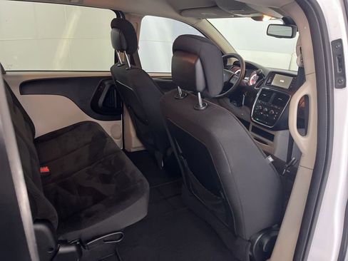 Used 2018 Dodge Grand Caravan SE FWD image 24