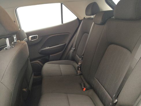 Used 2024 Hyundai Venue SE image 18