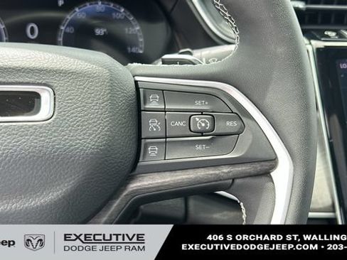 Used 2023 Jeep Grand Cherokee L Limited AWD/4WD image 14