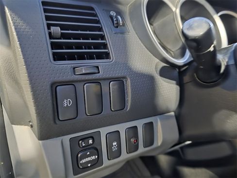 Used 2015 Toyota Tacoma PreRunner w/ SR5 Package image 13