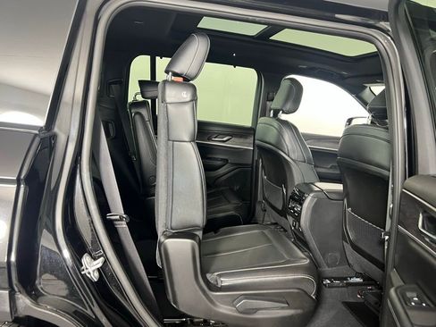 Used 2024 Jeep Grand Cherokee L Limited w/ Luxury Tech Group II image 29