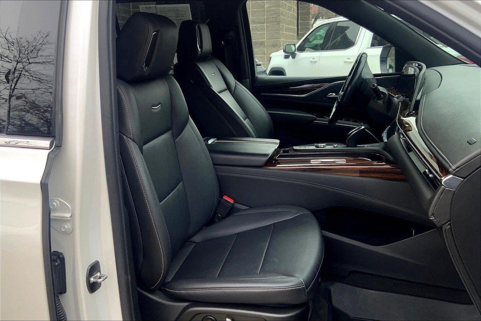 Used 2022 Cadillac Escalade Luxury AWD/4WD image 7