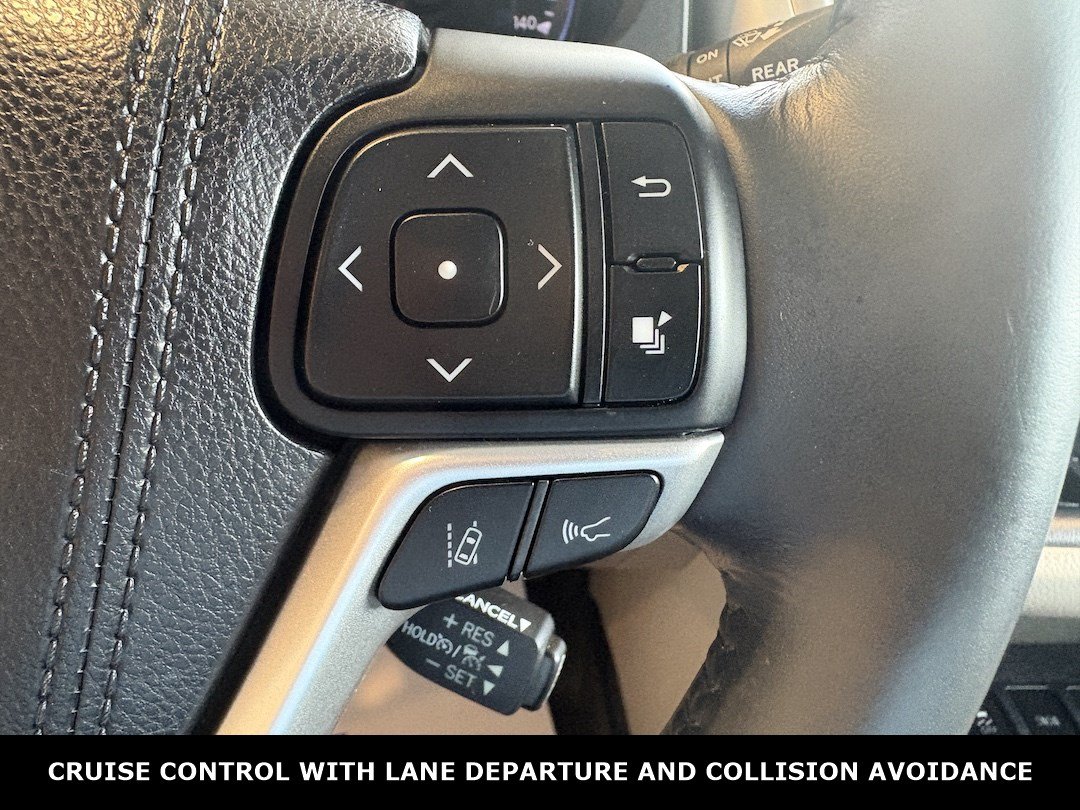 Used 2017 Toyota Highlander XLE AWD/4WD image 12